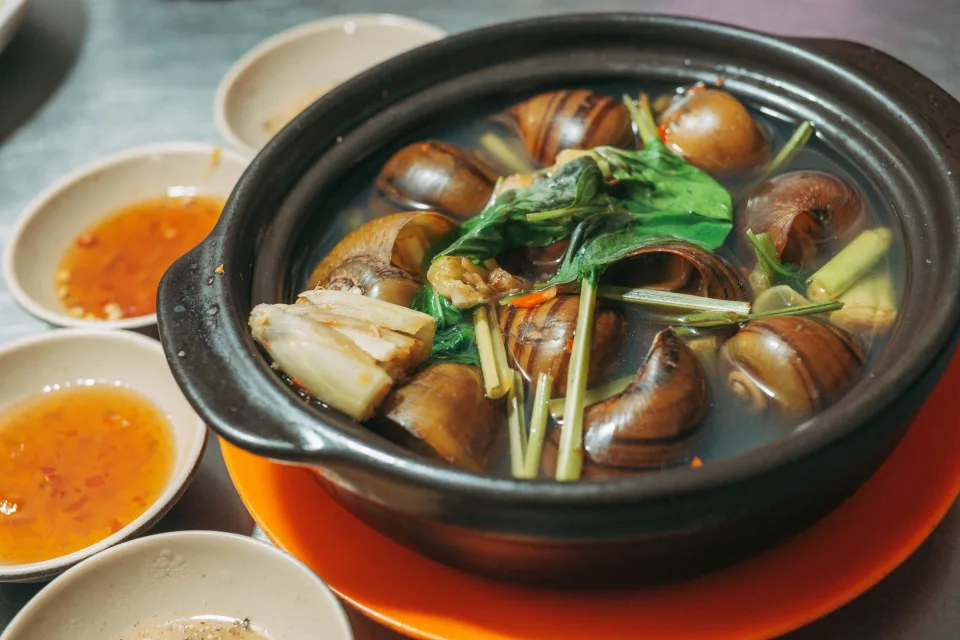 Món nướng trên bếp than